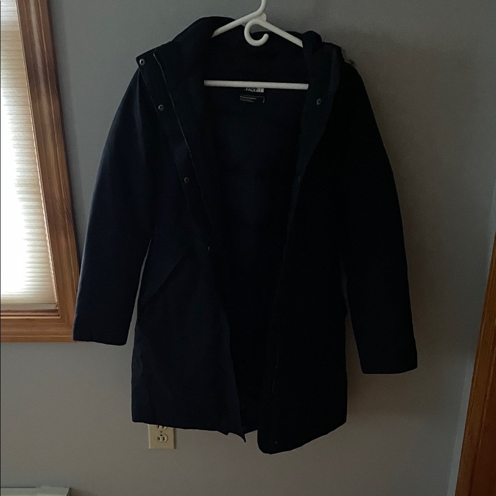 The North Face Women's Blue Parka Coat with Faux Fur Hood - Picture 5 of 5